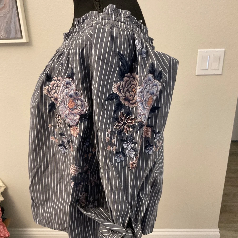 AEO  TOP off the shoulder - Picture 2 of 8